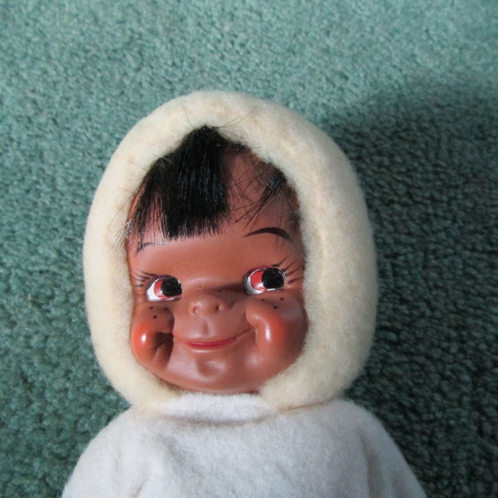 Vintage Inuit Doll - Picture 3 of 7